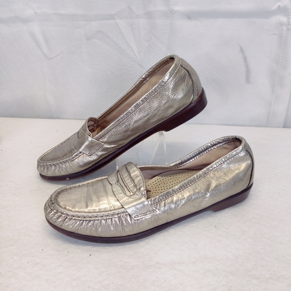 SAS Gold Metallic Penny Loafer Flats Women's Sz 8 Comfort Shoes